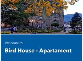 Bird House - Apartament, hotel en Jardín