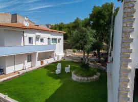 BeB con piscina Villa del Borgo, hotel a Badesi