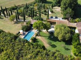 Le Mas des Perrines Maison d’Hôtes, hotel v destinaci Pernes-les-Fontaines