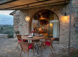 Casale Esclusivo con Piscina e Vista su San Gimignano, хотел в Сан Джиминяно