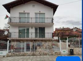 Стаи за гости РИЛА, guest house in Rila