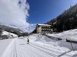 Hotel Garni Grünmoos, ξενοδοχείο σε Sankt Jakob in Defereggen