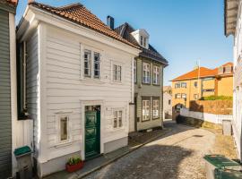 Dinbnb Apartments I Family Dream in Bergen I Playroom I Private Garden, hotell i Bergen