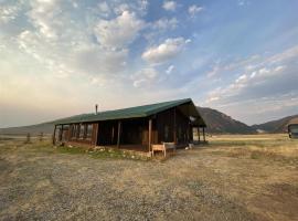 Madison Anglers House, villa em Cliff Lake