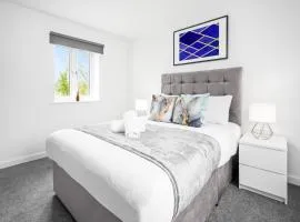 Cozy 2 Bedroom Apartment - Off-Street Parking - WIFI - Netflix - Top Rated - 57C