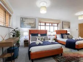 Magnificent 3-Bedroom Home with Swim Spa