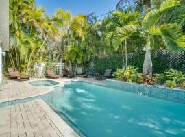 1 Min Walk to Beach and Private Heated Pool and Spa, hotel in Anna Maria