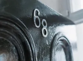 Apartment at 68