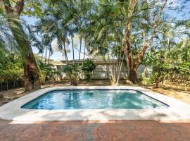 2-Bedroom House with Pool, hotell med basseng i Playa Flamingo