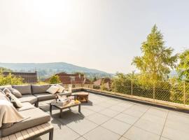 Luxury Home with Garden, Gym, Free Parking & Roof Terrace!, hotel a Batheaston