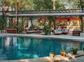 Curiol Boutique Hotel & Lounge