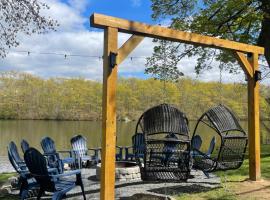 Lake House Dream Views and surrounded by nature, cottage sa Vernon Township