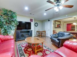 Lawrenceville में, होटल Pool Table & Patio: Cozy Lawrenceville Apt