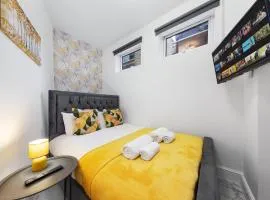 Serviced Modern Studio Flat - Sleeps 2 - Good Links to King Cross, Euston, Finchley Road Station - NW3 London