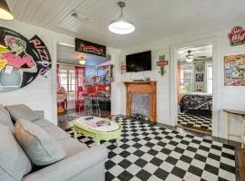 1950s Retro Retreat in Llano with Screened Porch!