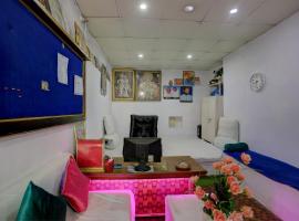 Super OYO Hotel Ram Ji Vatika: Datia şehrinde bir otel