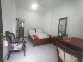 Sri hotel room's, отель с парковкой в городе Ваттала