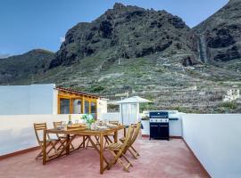 Spacious Home with Tropical Garden, BBQ, Near Seaside, hotel bajet di Los Silos
