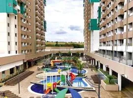 Flat encantador com piscinas aquecidas, academia e playground