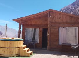 Hermosa cabaña para 4 personas con tinaja-Cochiguaz Valle de Elqui, atostogų namelis mieste Monte Grande