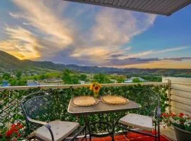 1M Views Penthouse Condo in Golden Foothills