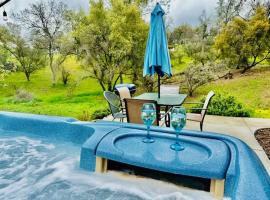 Lighthouse Suite Pet Friendly Hot Tub Sleeps 4, cheap hotel in Coarsegold