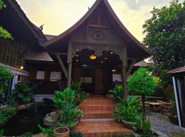 Malulee Homestay/Cafe/Massage, hótel í Lampang