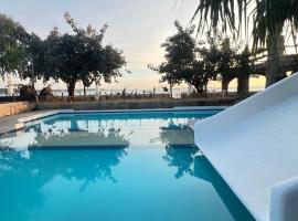 Kadilian Beach House, hotel di Currimao