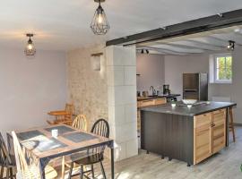 Maison de plain-pied, cour et jardin privé, proche sites touristiques, idéale familles ou amis - FR-1-381-480, hotel in Chédigny