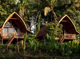 Kusfarm Bali, hotel with pools in Selemadeg