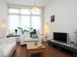 Holiday Home in Alkmaar by Canal, hotel v destinaci Alkmaar