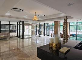 The Glory Hotel and Residence: Mabalacat şehrinde bir otel