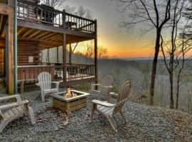 Bear Necessities Forget about your worries and cozy up around the firepit with friends, hotel in Morganton