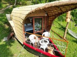 Noah's Ark- River Front Boat House Cottage