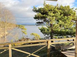 Seaside Bliss for Families: Home Away from Home, villa en Stavsnäs