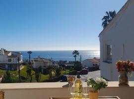 Beach house with beautiful sea view and jacuzzi, hotel in Mijas Costa