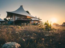 iHouseVILLAGE, glamping site in Polykhrono