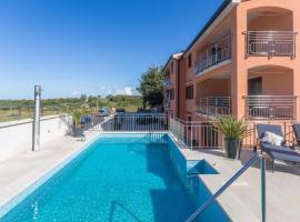 Villa Mirjana with private Pool, hotel in Mugeba