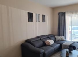 Cozy Apartment Jhb South, cheap hotel in Johannesburg