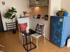BSD City AEON&ICE BSD - Kinarya Cozy Casa de Parco- for 4 guests, hotel sa parkingom u gradu Samporo