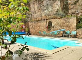 Nature et Charme*Piscine*Beynac, hotel med pool i Beynac-et-Cazenac