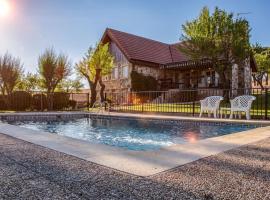 Una casita en el campo dentro de la ciudad, hotel cerca de Centro Comercial Bulevar-Carrefour, Ávila