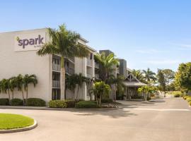 Spark by Hilton Sarasota Siesta Key Gateway、サラソタのホテル