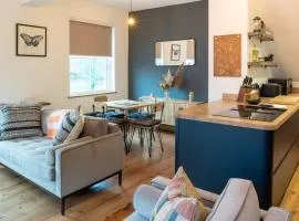 Stylish Quayside Apartment with River View