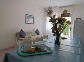 Cozy condo 300mt from the beach, hotel en Bibione