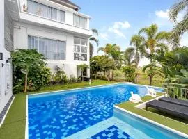 SUNNYRENT Luxury TJ White villa in Nusa Dua