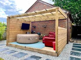 1 Bedroom home with hot tub & private garden: Orpington şehrinde bir kalacak yer