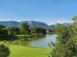 Modern 5BR Villa - Pecanwood Golf Estate