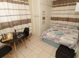 Las Palmas Day & Night Guest House, hotel a capsule a Pretoria