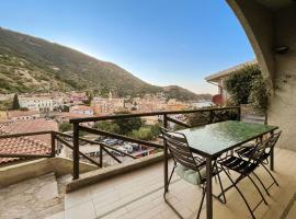 Casa Caretta con terrazza panoramica, hotel din Giglio Castello